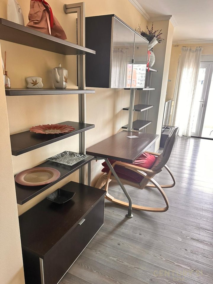 Shitet Apartament Modern 2+1+2 në Ish Blloku, Tiranë