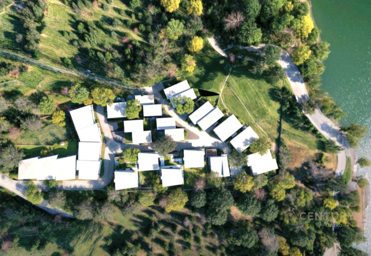 Shitet Vilë Premium në Farkë, Tiranë - Arkitekturë Moderne &amp; Qetesi Absolute!!