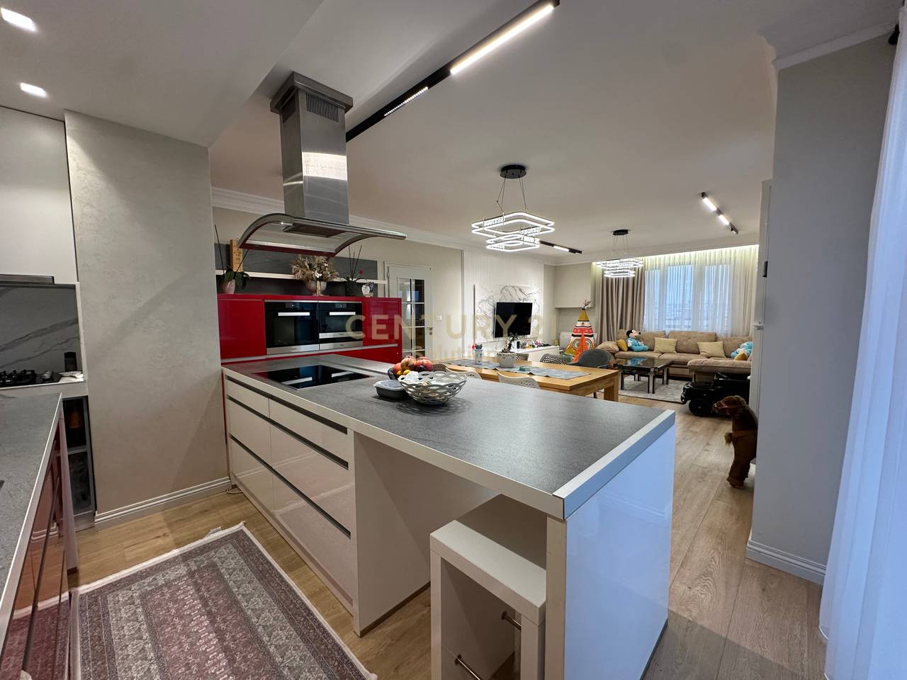 APARTAMENT 3+1+2+ VERANDE PER SHITJE PRANE VILES L !