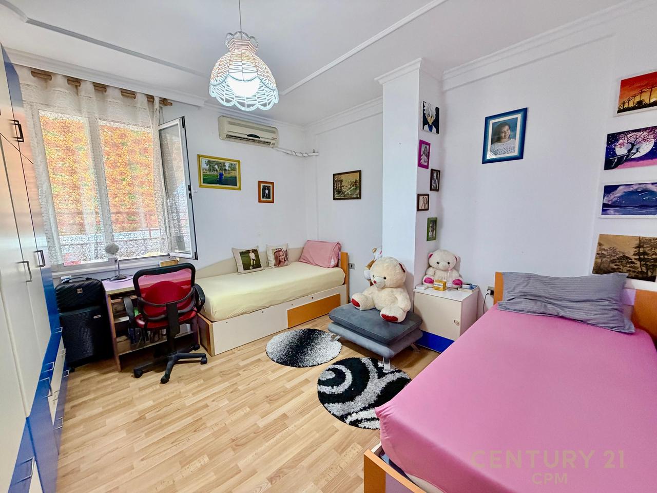 NEL COMUNE DI PARIGI VENDIAMO UN SUPER APPARTAMENTO 2+1+VERANDA VICINO A KIKA 1