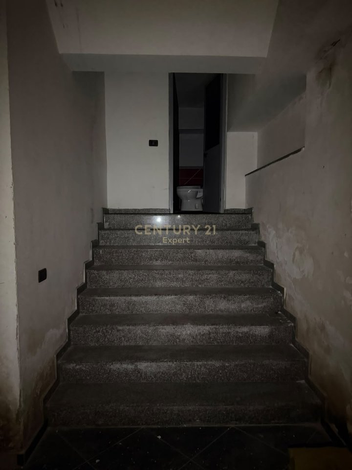 SPAZIO MULTIFUNZIONALE IN VENDITA – KAMËZ, CENTRO
