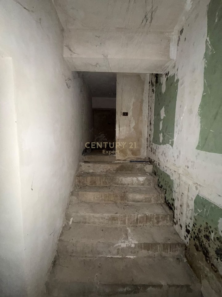 SPAZIO MULTIFUNZIONALE IN VENDITA – KAMËZ, CENTRO