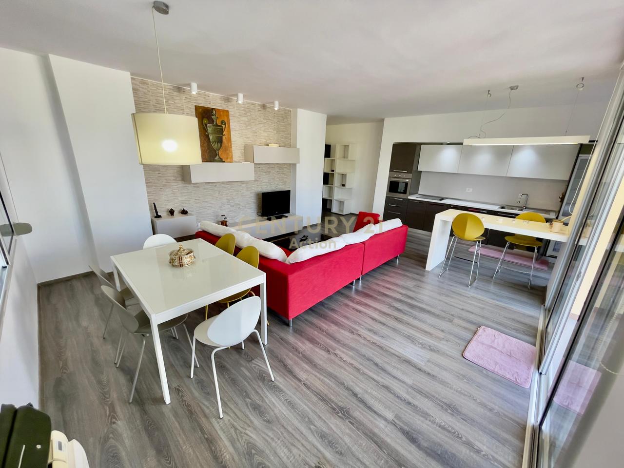 🏡 QIRA, APARTAMENT 2+1+2 me POST PARKIMI, LIQENI THATË‼️