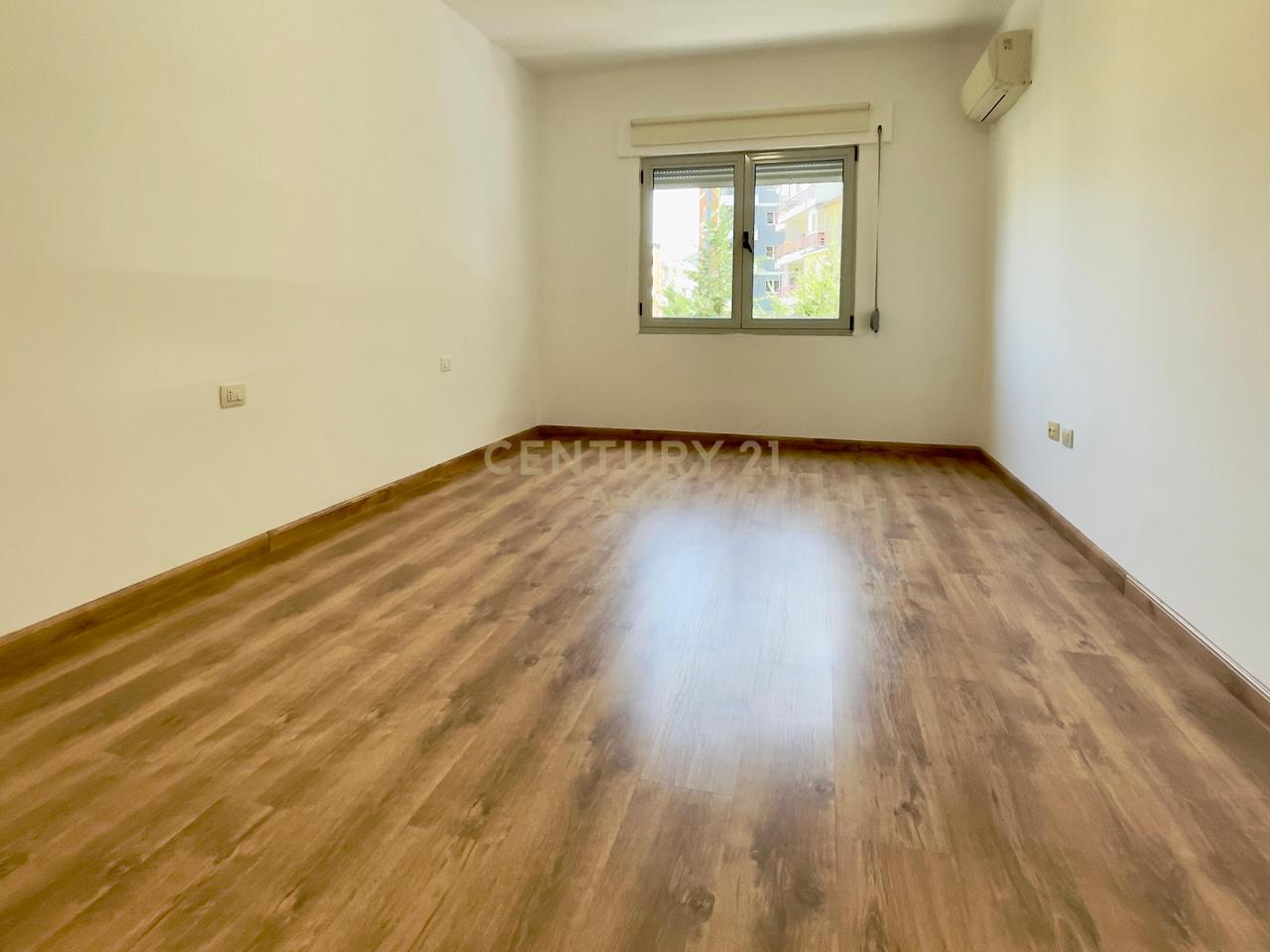 🏡 QIRA, APARTAMENT 2+1+2 me POST PARKIMI, LIQENI THATË‼️