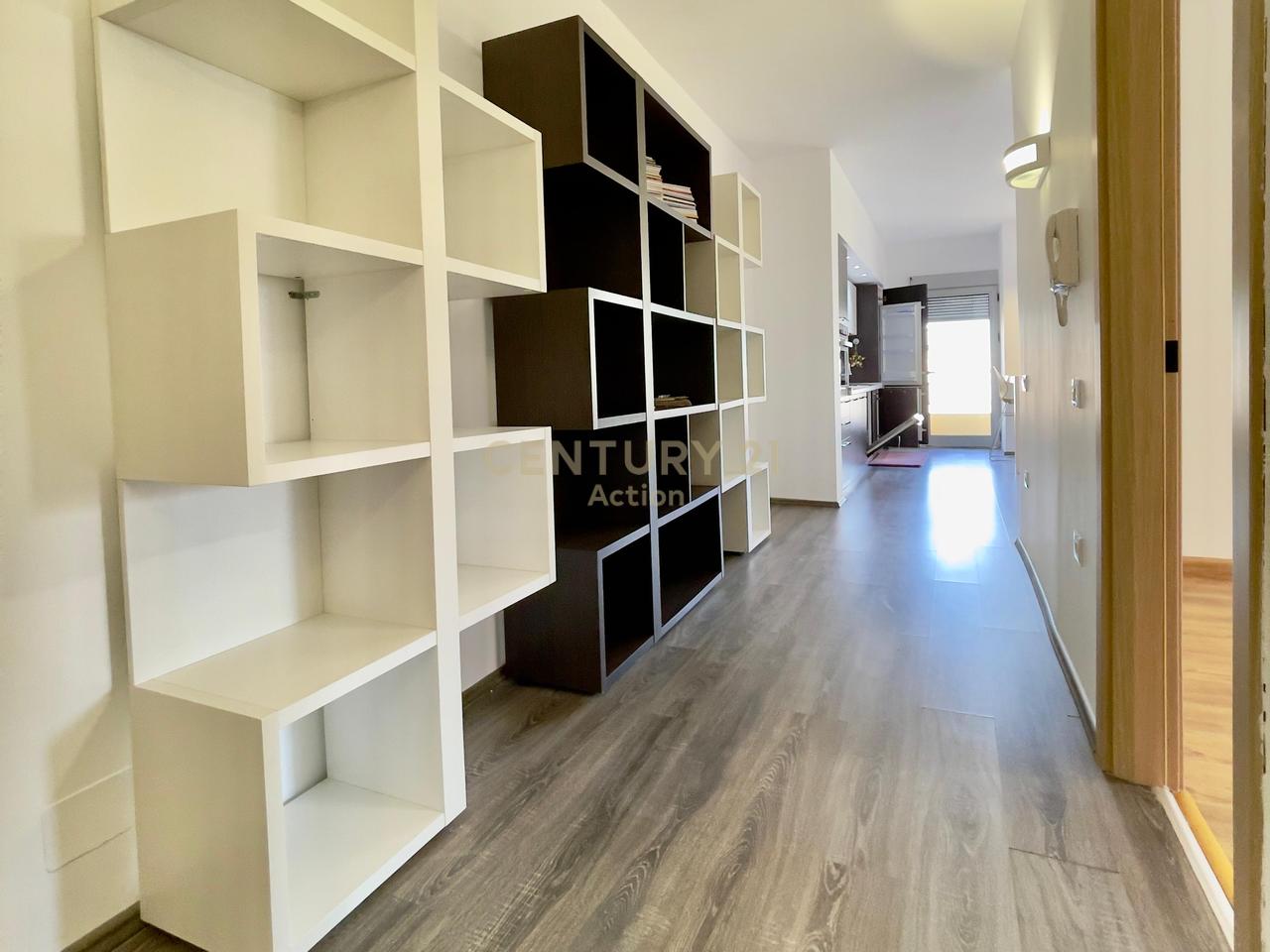 🏡 QIRA, APARTAMENT 2+1+2 me POST PARKIMI, LIQENI THATË‼️