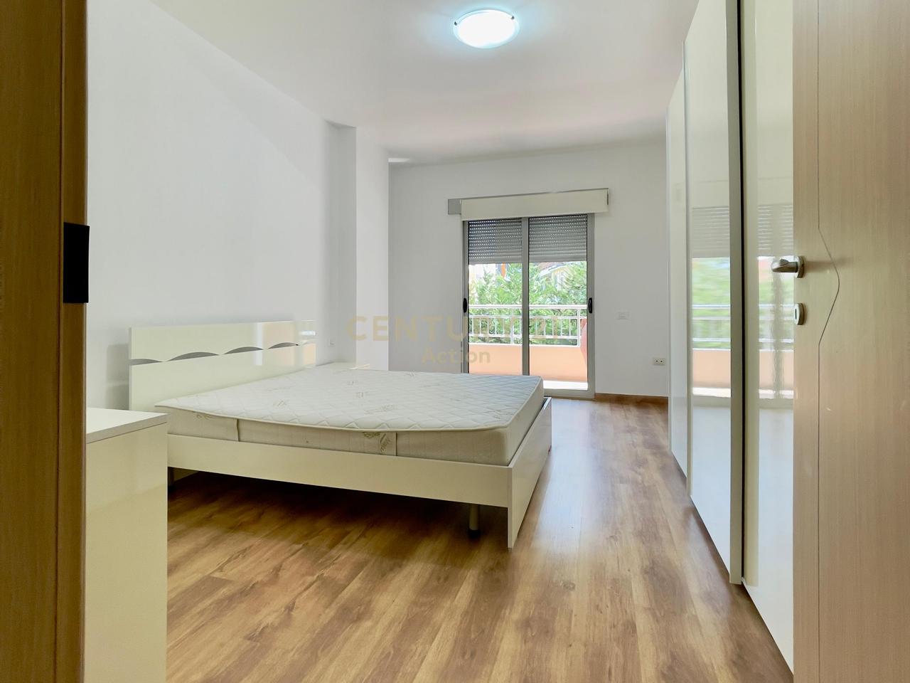 🏡 QIRA, APARTAMENT 2+1+2 me POST PARKIMI, LIQENI THATË‼️