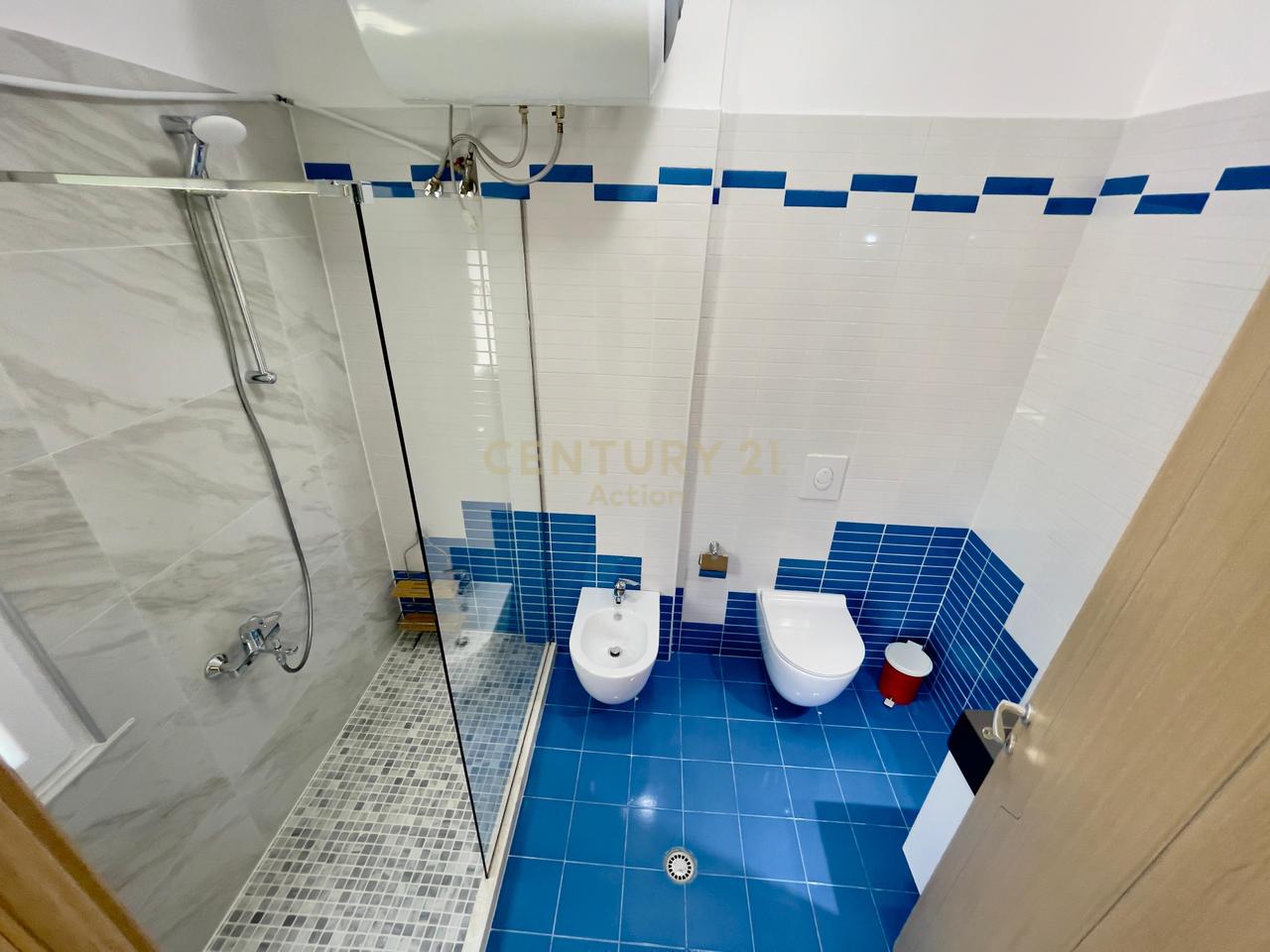 🏡 QIRA, APARTAMENT 2+1+2 me POST PARKIMI, LIQENI THATË‼️