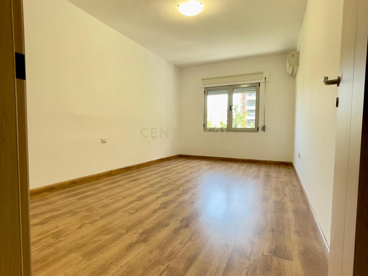 🏡 QIRA, APARTAMENT 2+1+2 me POST PARKIMI, LIQENI THATË‼️