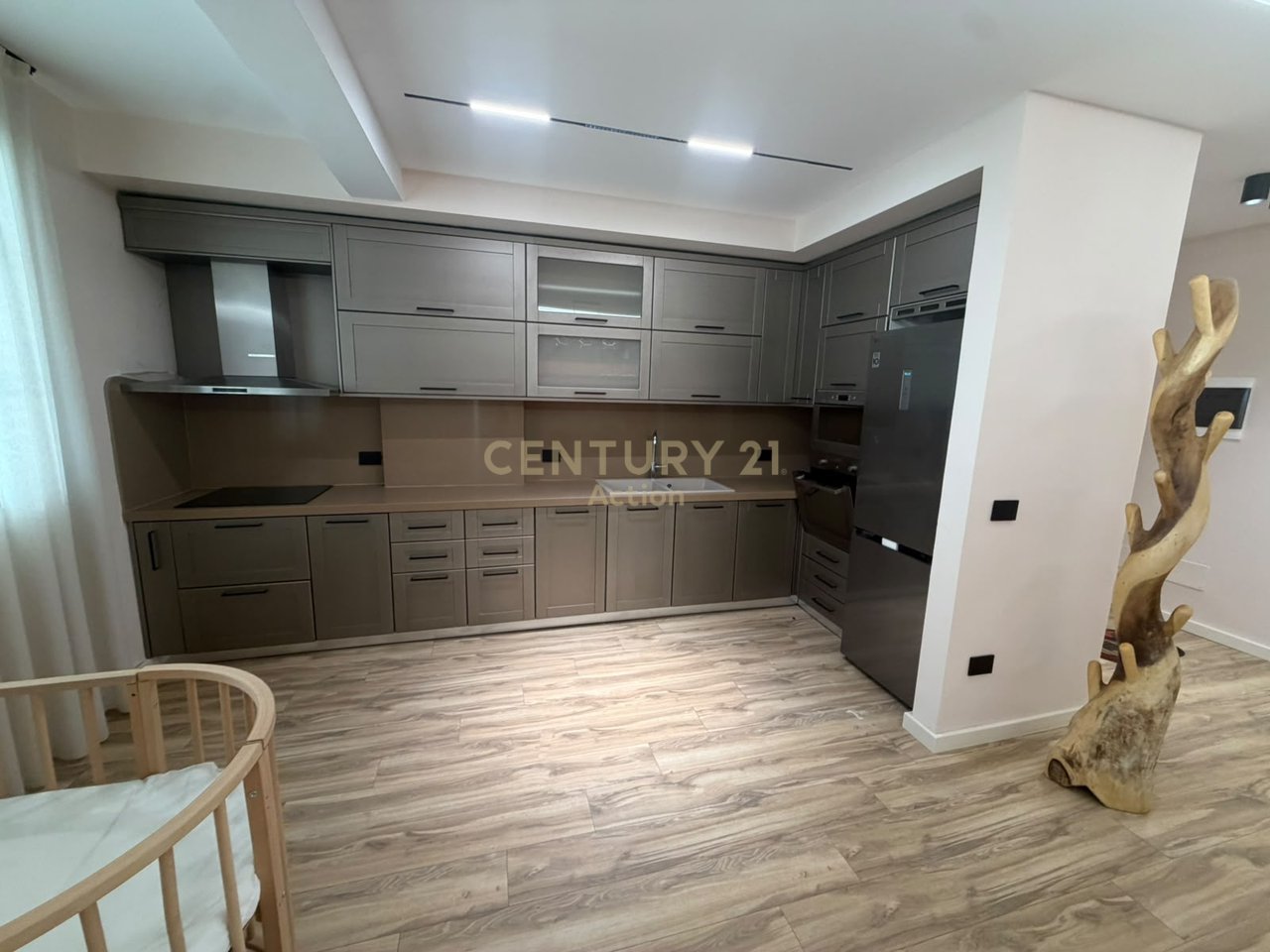 SHITET APARTAMENT 2+1 | RRUGA E PORTIT, DURRËS