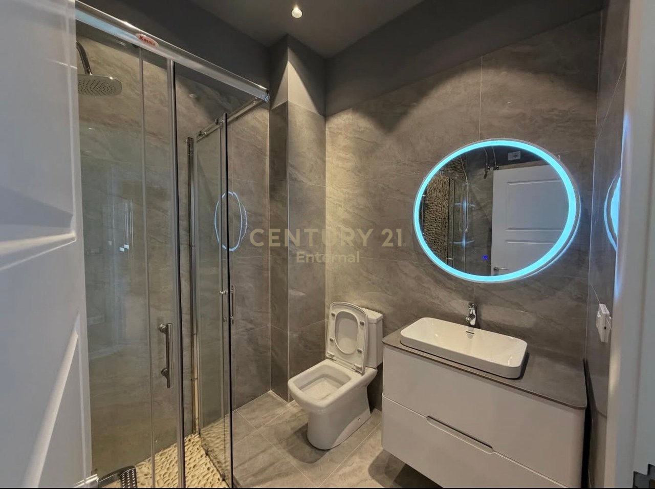 Apartament luksoz 2+1+2 me qira tek Vollga, Durres