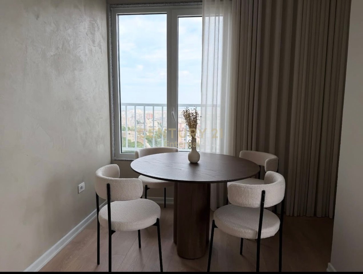 Apartament luksoz 2+1+2 me qira tek Vollga, Durres