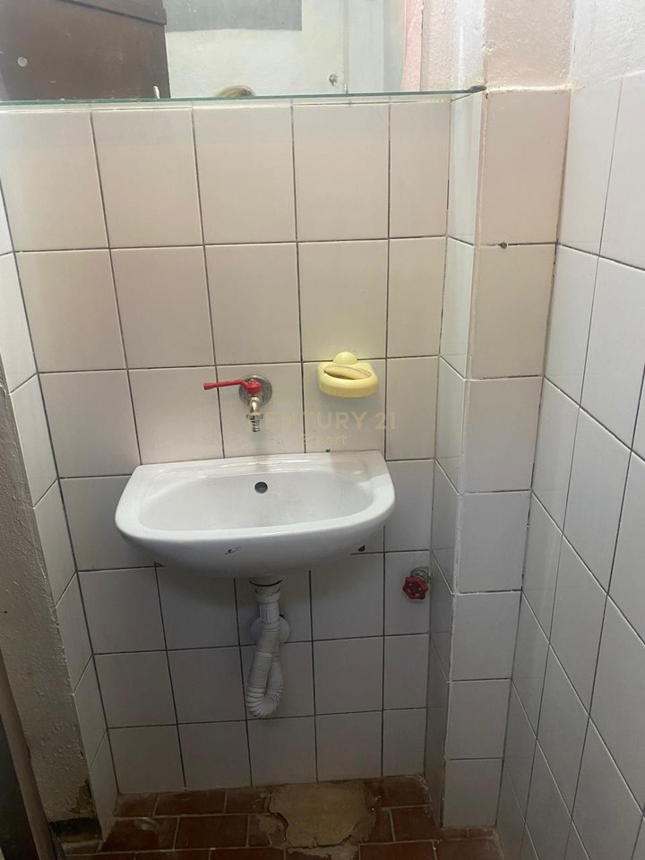 JAPIM ME QIRA DYQAN 20M2 PRANE BAR OSLO, RRUGA BARDHYL !!