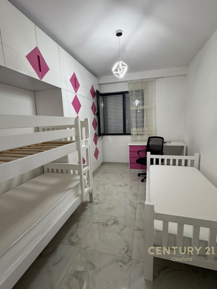 JEPET ME QIRA APARTAMENT 2+1+2 PËRBALLË UET, TEK RRUGA “XHANFIZE KEKO”!
