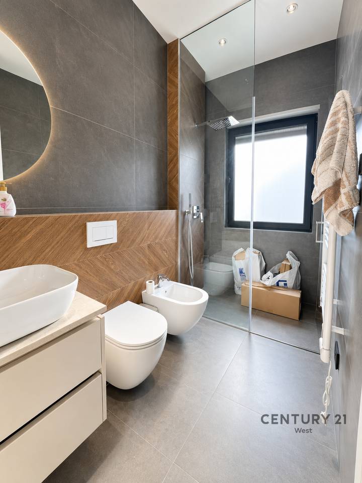 JEPET ME QIRA APARTAMENT 3+1+2 ME VERANDË &amp; GARAZH PRIVAT | "GREY STONE" RESIDENCE – LIQENI I THATË