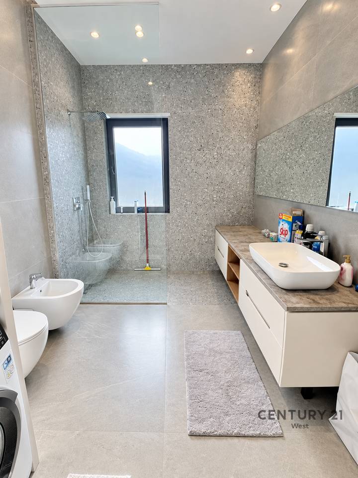 JEPET ME QIRA APARTAMENT 3+1+2 ME VERANDË &amp; GARAZH PRIVAT | "GREY STONE" RESIDENCE – LIQENI I THATË