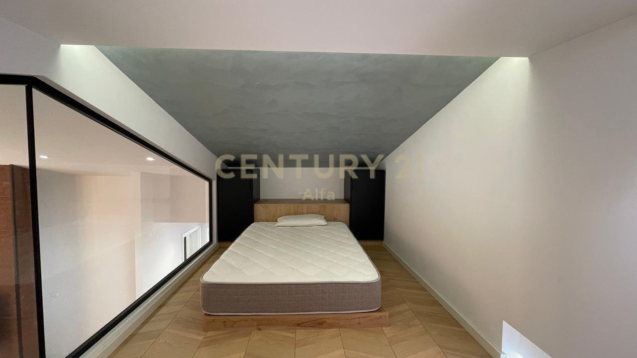 Affittasi appartamento 3+1 con veranda, posto auto incluso – arredamento nuovo, Giardino Botanico!