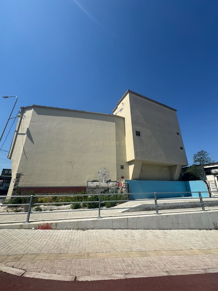 Commercial Space for Investment – Potential for Hotel