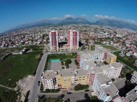 Zyrë me Qira 180 m² | Kati i Fundit | Kompleksi Malajziani