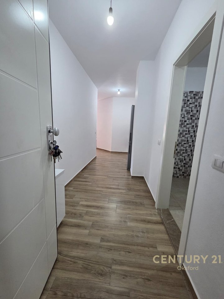 VENDESI APPARTAMENTO 1+1 A SHËNGJIN – PRIMA FILA CON VISTA LATERALE
