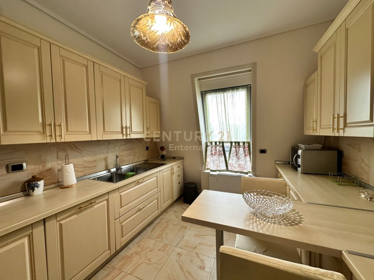 Jepet  Apartament 2+1 Me Qira Tek Ish Garda