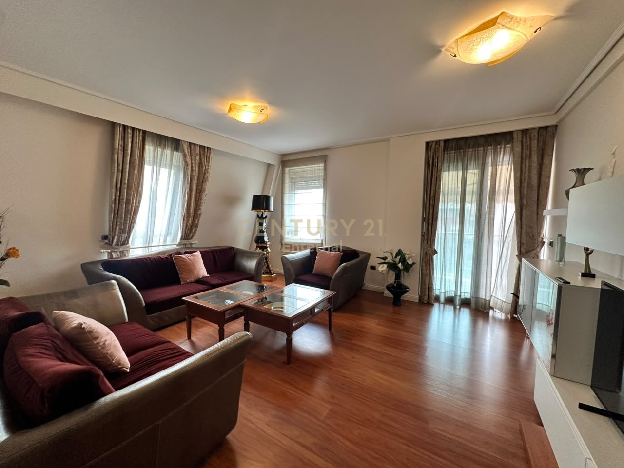 Jepet  Apartament 2+1 Me Qira Tek Ish Garda