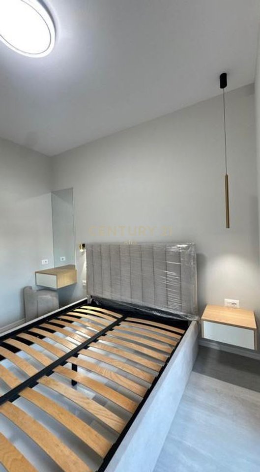 Apartment 1+1 for rent on Karl Gega street, near the former Train Station!