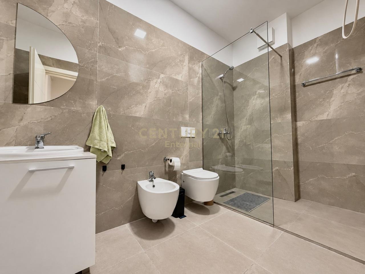 APARTAMENT 3+1+2+ POST PARKIMI ME QIRA – RRUGA E KOSOVARËVE, TIRANË