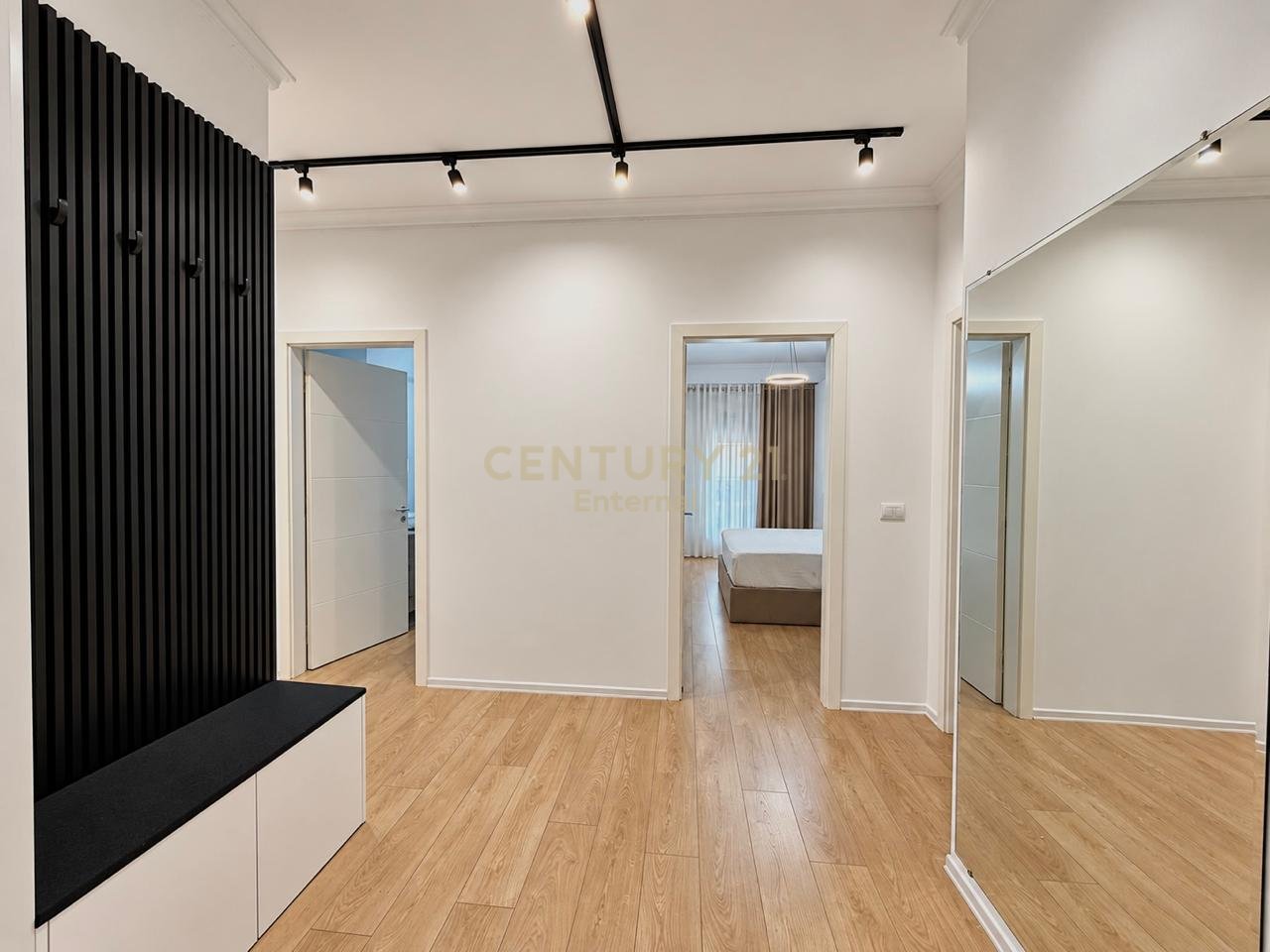 APARTAMENT 3+1+2+ POST PARKIMI ME QIRA – RRUGA E KOSOVARËVE, TIRANË