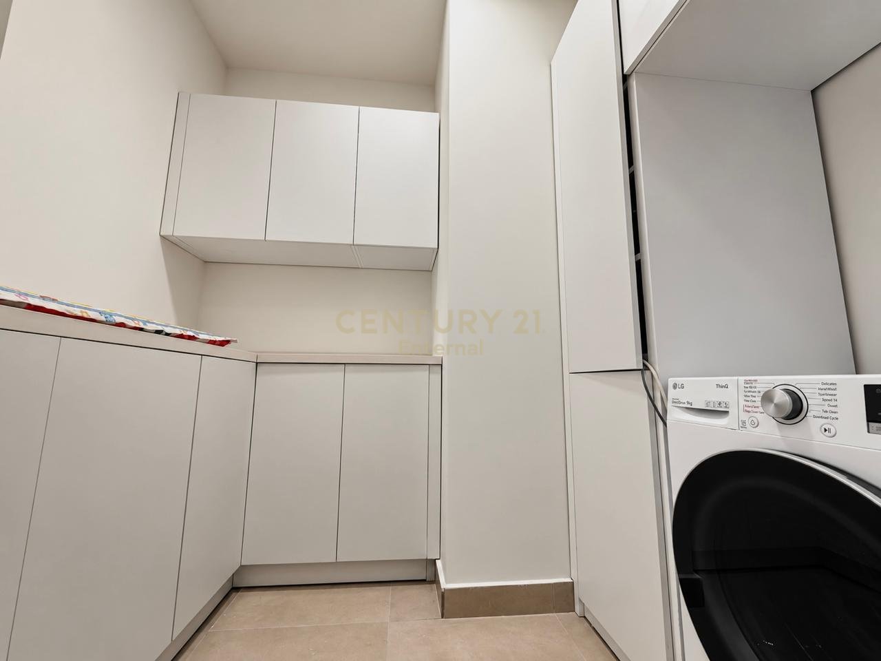 APARTAMENT 3+1+2+ POST PARKIMI ME QIRA – RRUGA E KOSOVARËVE, TIRANË