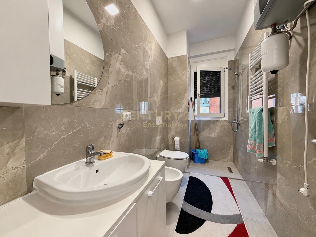 APARTAMENT 3+1+2+ POST PARKIMI ME QIRA – RRUGA E KOSOVARËVE, TIRANË