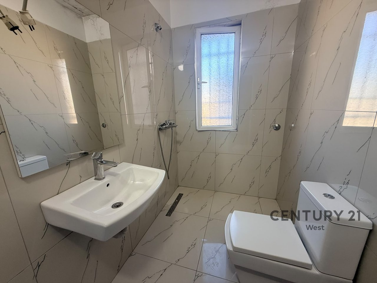 1+1 APARTMENT FOR RENT – BALLET SCHOOL, TIRANA