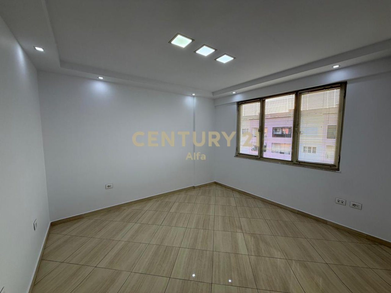 Office for Rent 180 m² | Top Floor | Malajziani Complex