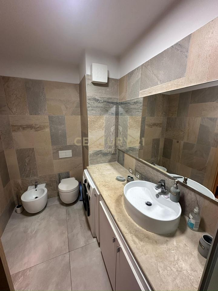 Jepet me Qira Apartament 2+1 – Ring Center, Zogu i Zi, Tiranë