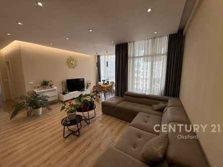VENDIAMO APPARTAMENTO 2+1+2 PRESSO USLUGA, IL NUOVO BOULEVARD, TIRANA!