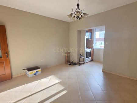 Shitet Apartament 2+1 ne Rrugen Fortuzi
