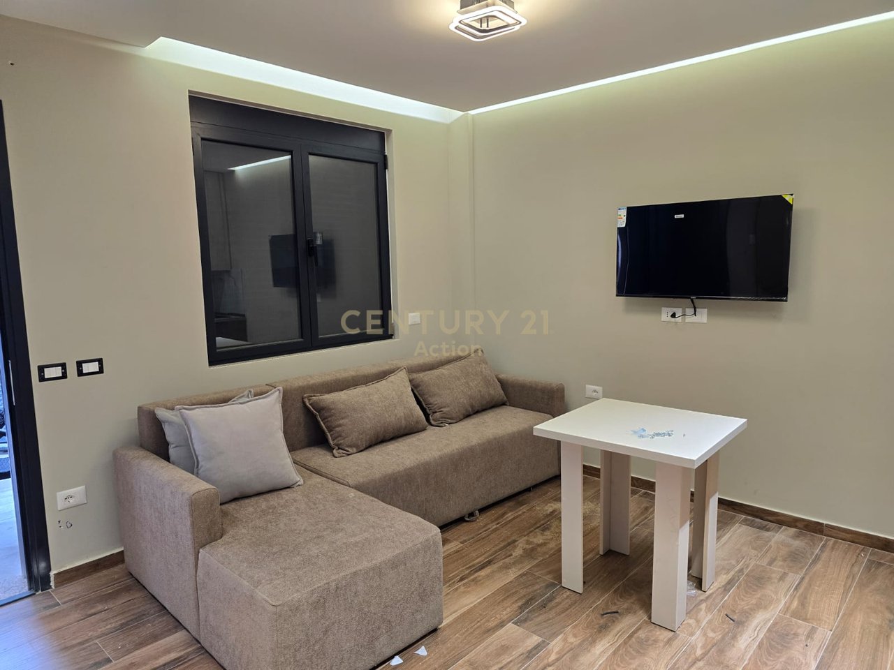 Villa 3+3 in Vendita a 21 Dhjetori, Via Muhamet Gjollesha, Tirana - 1,570,000€ | 208 m²