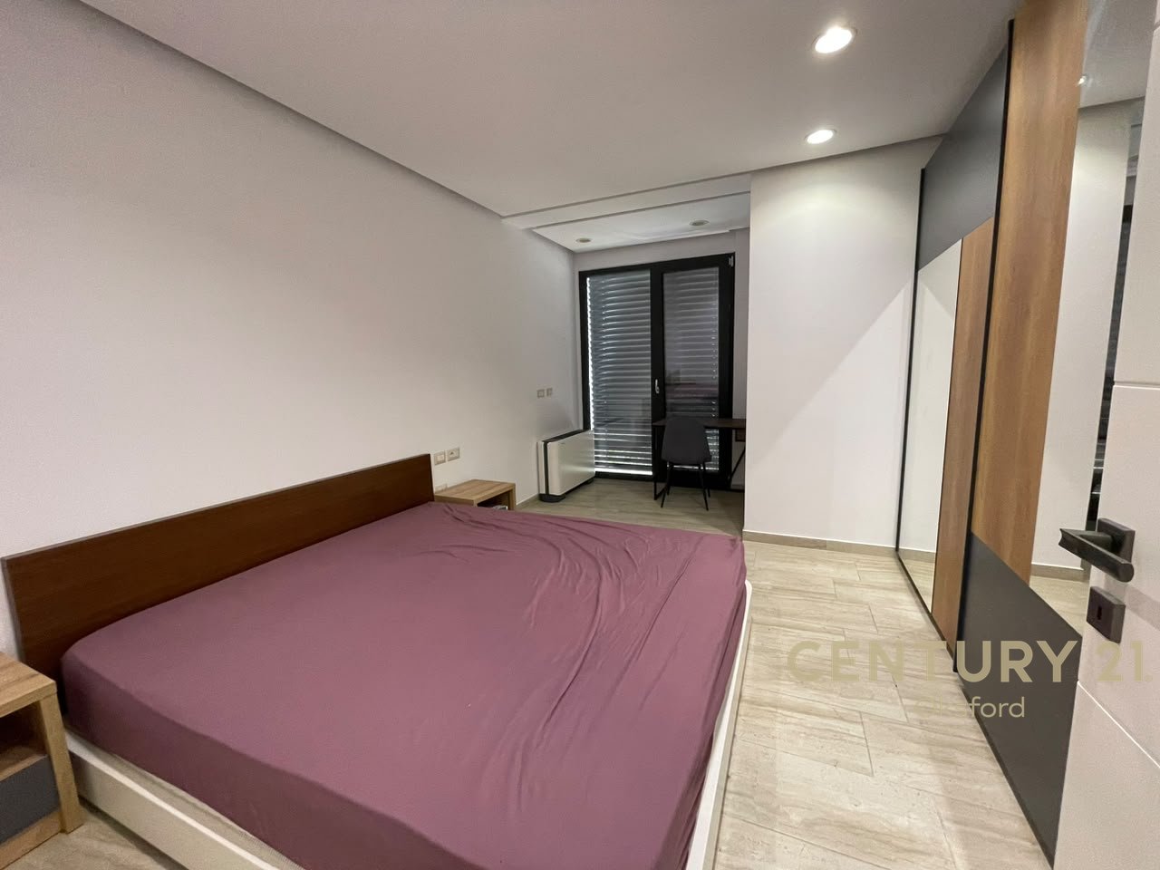 APARTAMENT ME QIRA 2+1+2 ME POST PARKIMI NE DAJT
