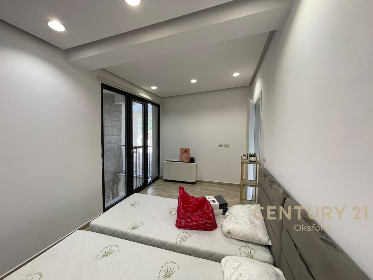 APARTAMENT ME QIRA 2+1+2 ME POST PARKIMI NE DAJT