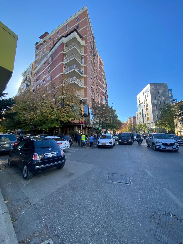 Shitet Apartament 2+1 tek Rr Elbasanit