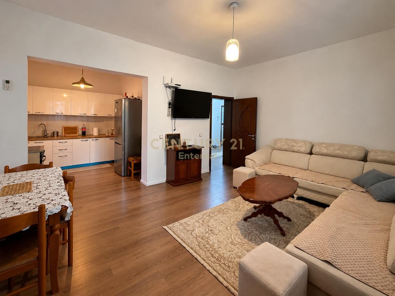 2+1 Apartment for Rent – Komuna e Parisit
