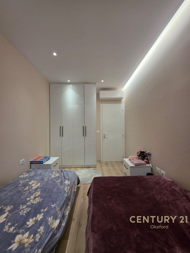 VENDIAMO APPARTAMENTO 2+1+2 PRESSO USLUGA, NUOVO BOULEVARD, TIRANA!