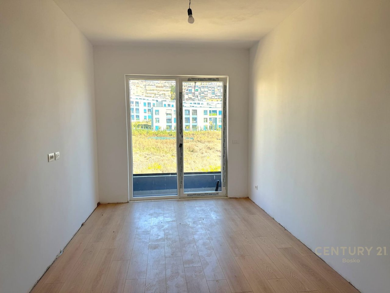 SHITET APARTAMENT 2+1 NË NJE REZIDENCË TË VOGËL ME KATER OBJEKTE BANIMI ! Çmimi: 145,000 €