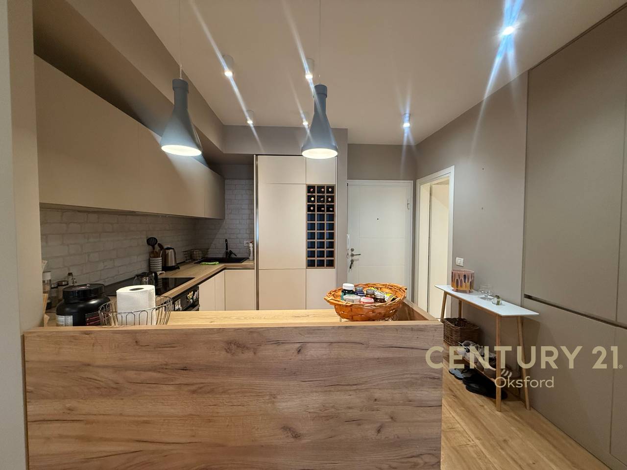 APARTAMENT PER QIRA 2+1,TEK KOMPLEKSI "KONTAKT"!