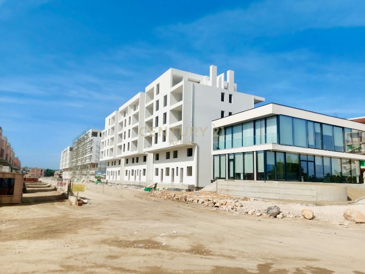 ‼️OKAZION ➖ 1’900 💶/M2‼️
🏡 SHESIM, SUPER APARTAMENT 1️⃣➕1️⃣, PORTO LALZI (HAMALLAJ)‼️