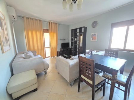 JEPET APARTAMEN 2+1+2 ME QIRA TE 21 DHJETORI!!!