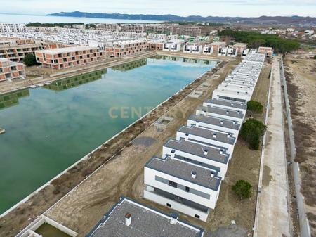 VILE  PER SHITJE TE TURQUOISE MARINA - GJIRI I LALEZIT