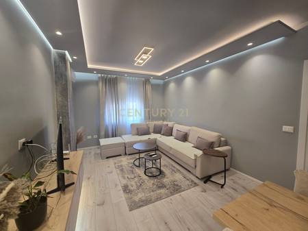 Apartment 1+1 for rent at Komuna e Parisit