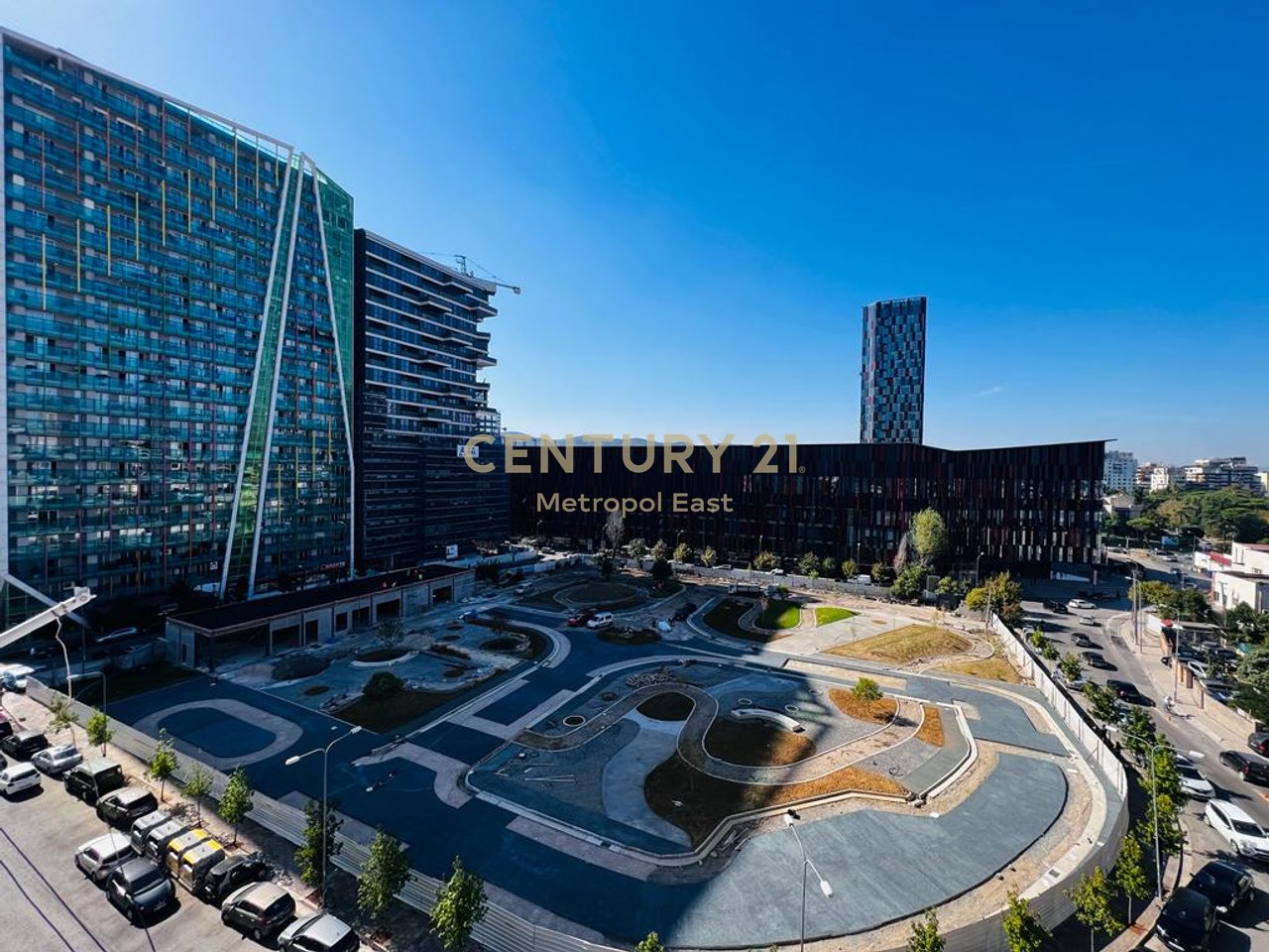 Apartment 2+1+2 and parking space for rent, near Air Albania Stadium.