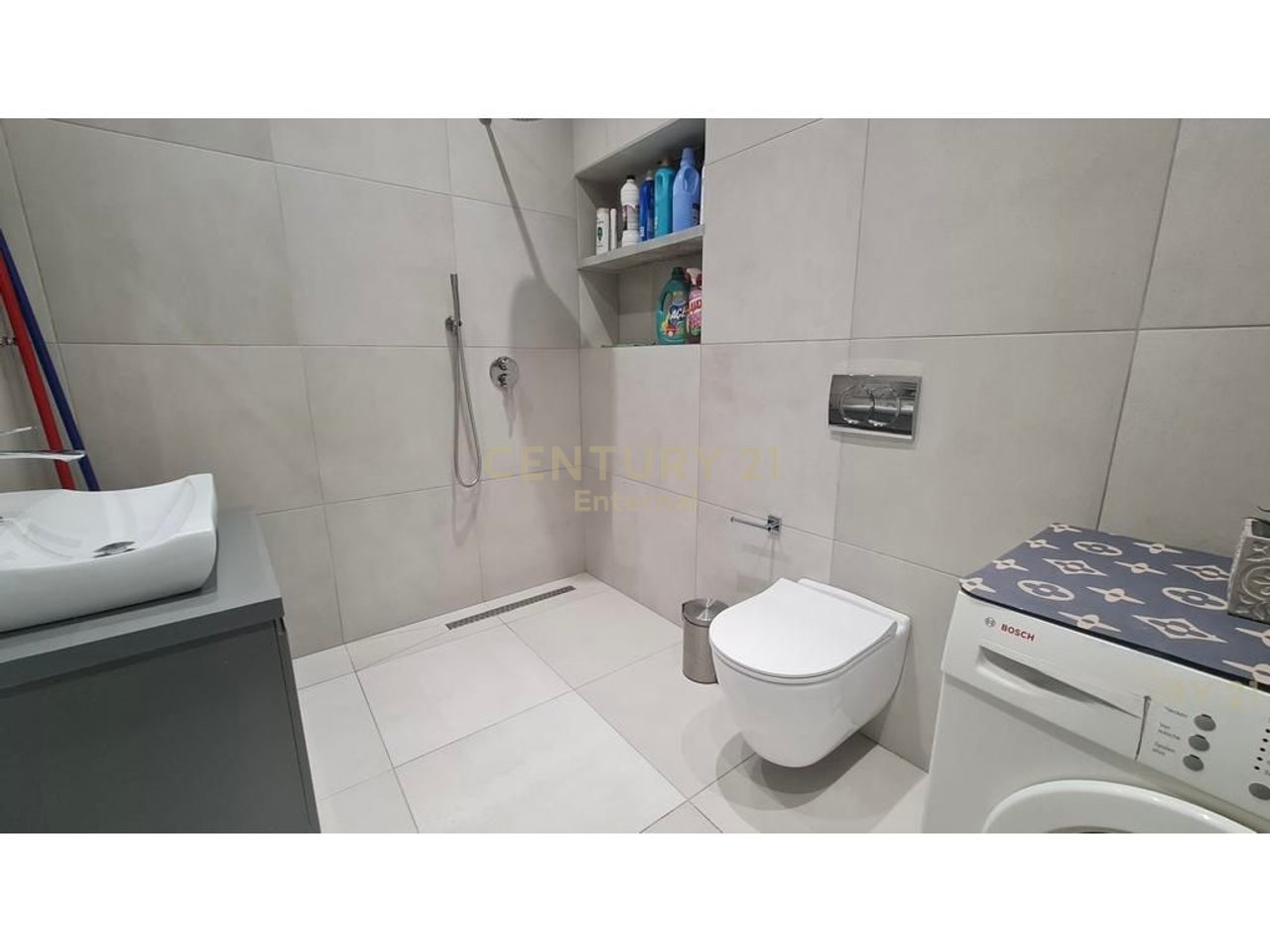 Apartament 1+1 per qera te pallatet Agimi