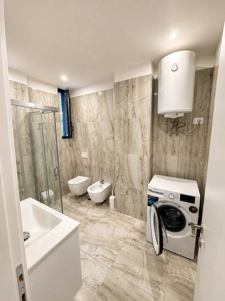 Pazari I Ri - For Rent 3+1+2 Luxury Invested In Detail + 🅿️ Included In Price Near Red School